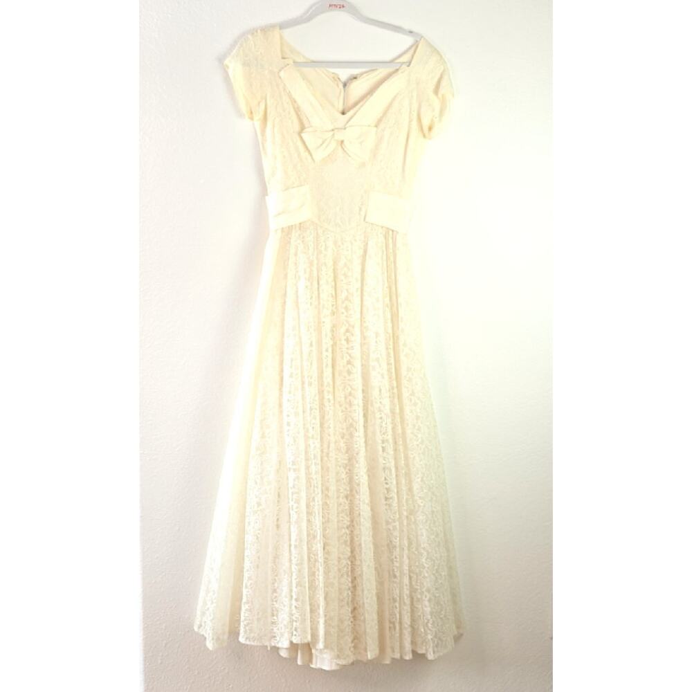 Vintage Ivory lace wedding dress v-neckline  full skirt XS-0-2 - Picture 4 of 9